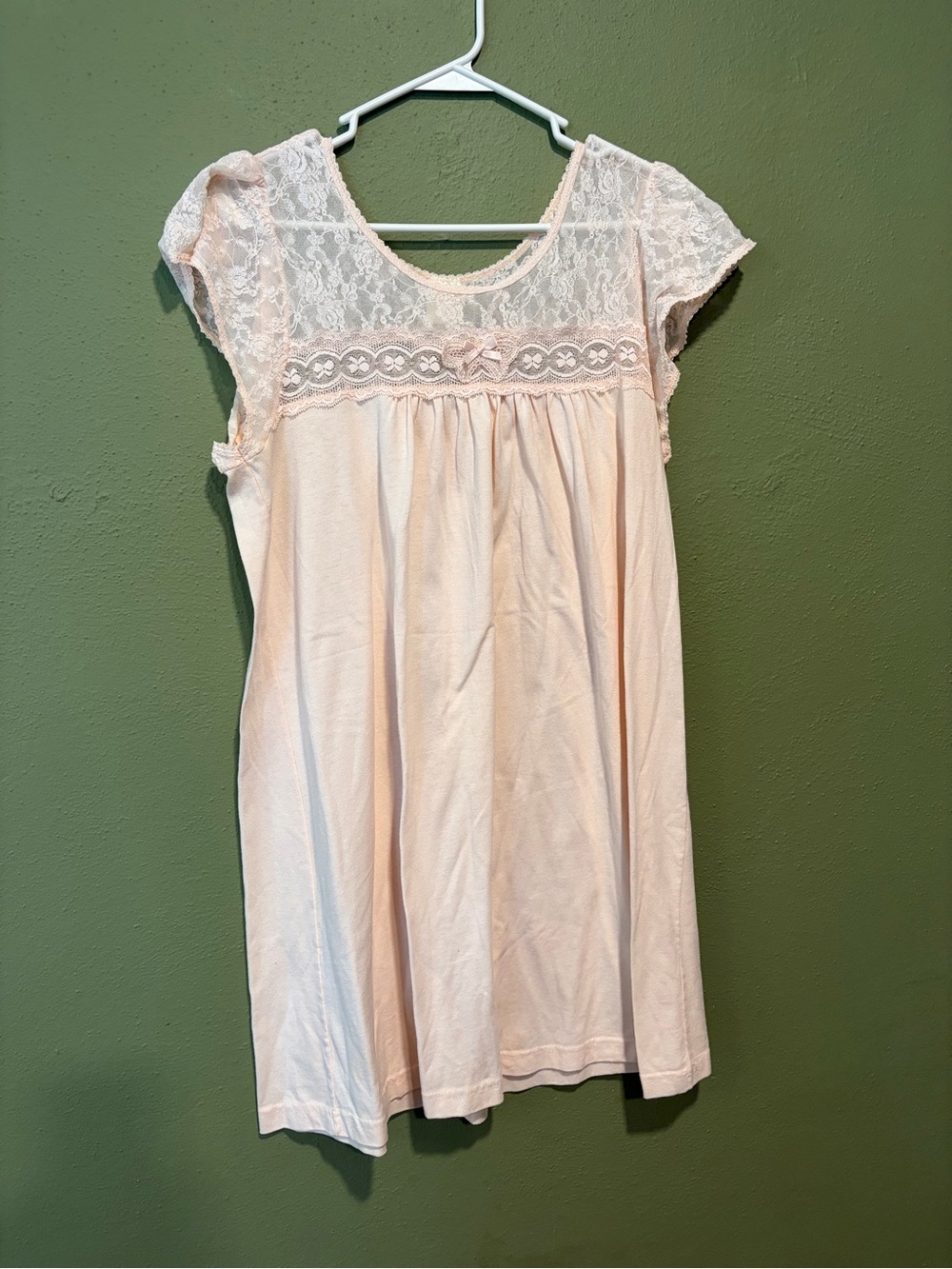 Lace Yoke Cap-Sleeve Nightgown in Light Pink